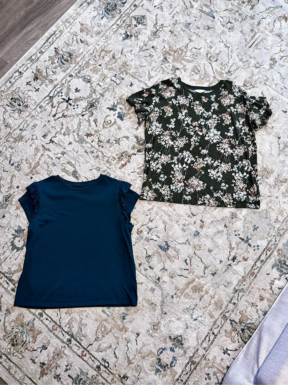 Universal Thread Floral Short Sleeve Tops in Blue & Green